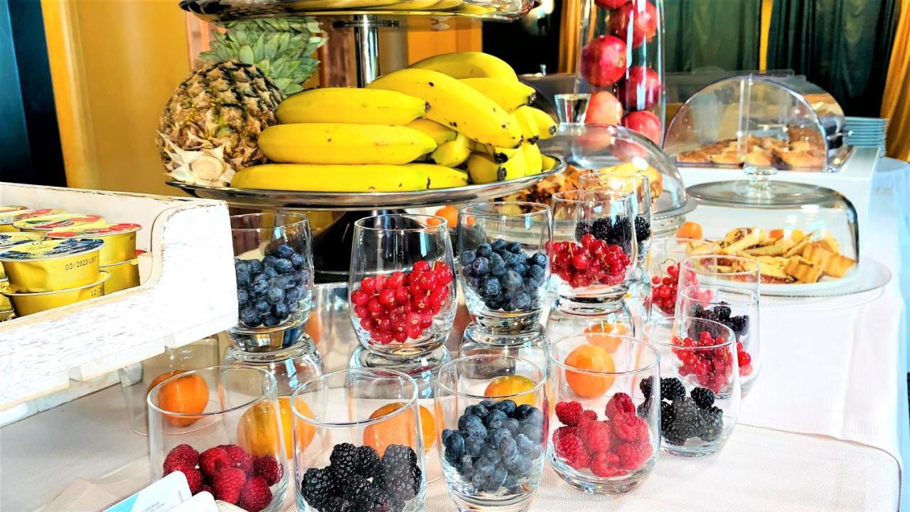 Shg Hotel Antonella Помеция Экстерьер фото