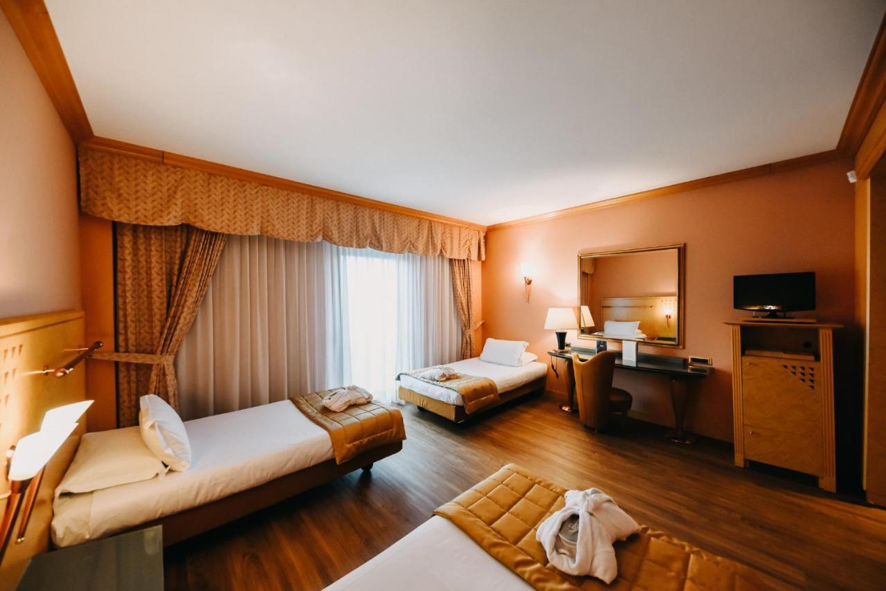 Shg Hotel Antonella Помеция Экстерьер фото