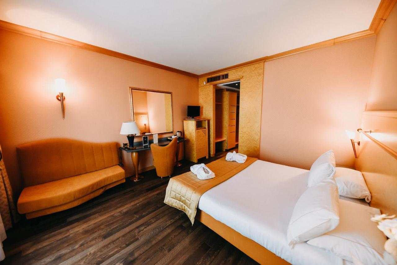 Shg Hotel Antonella Помеция Экстерьер фото