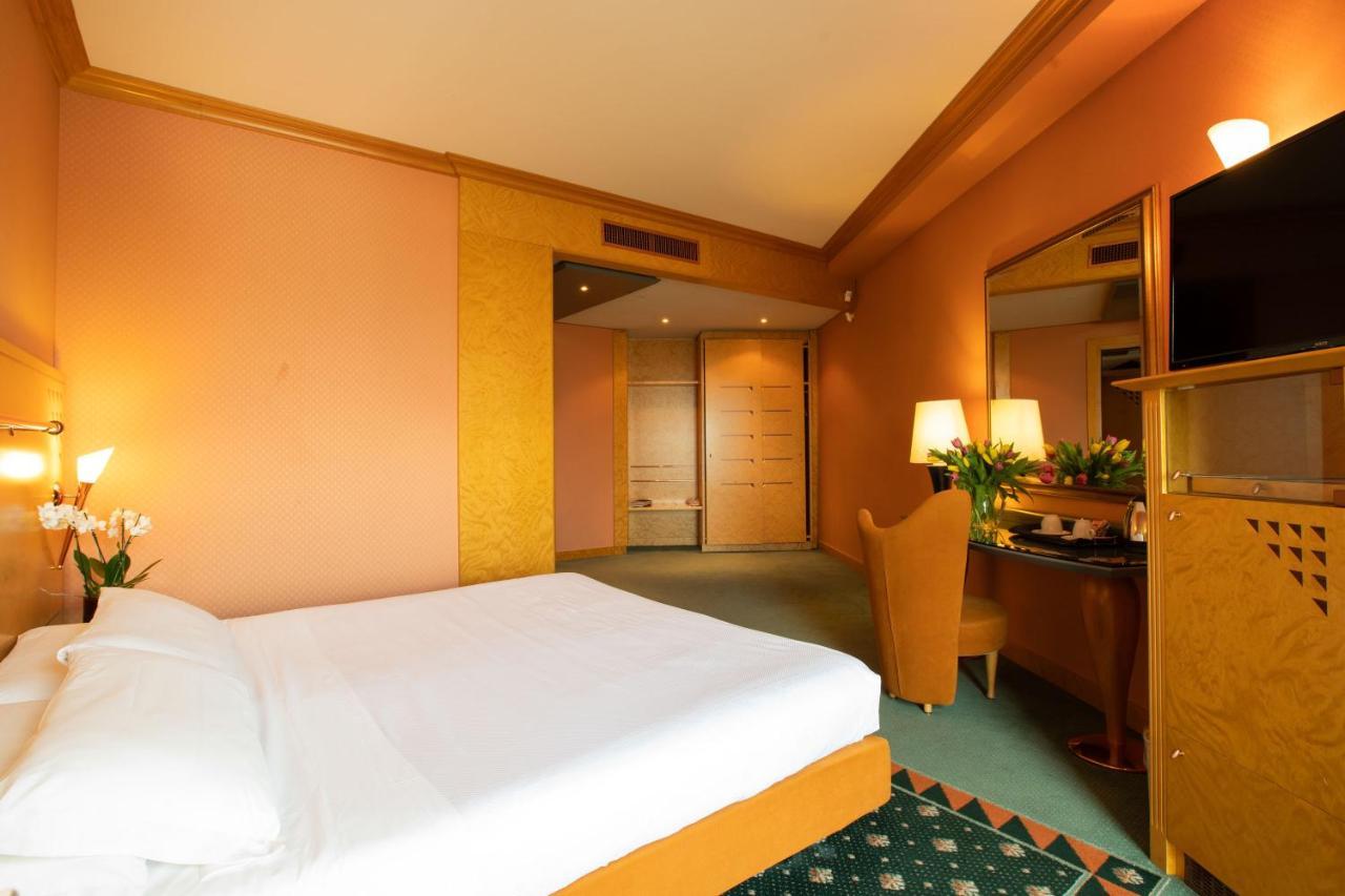 Shg Hotel Antonella Помеция Экстерьер фото