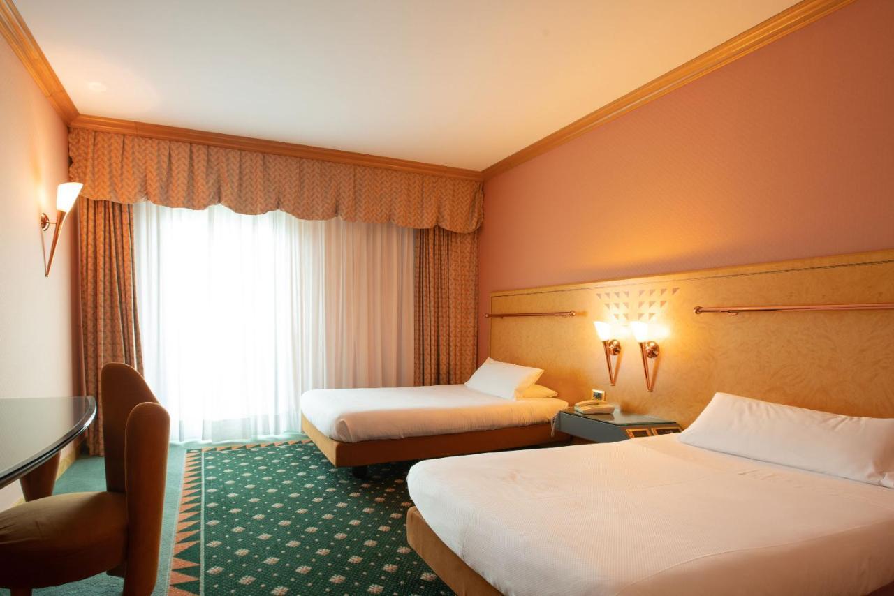 Shg Hotel Antonella Помеция Экстерьер фото