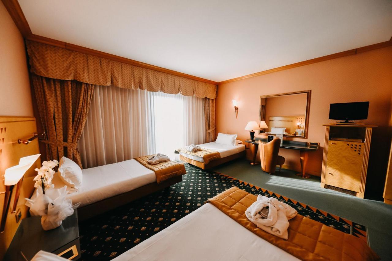 Shg Hotel Antonella Помеция Экстерьер фото