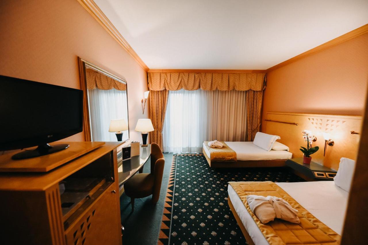 Shg Hotel Antonella Помеция Экстерьер фото