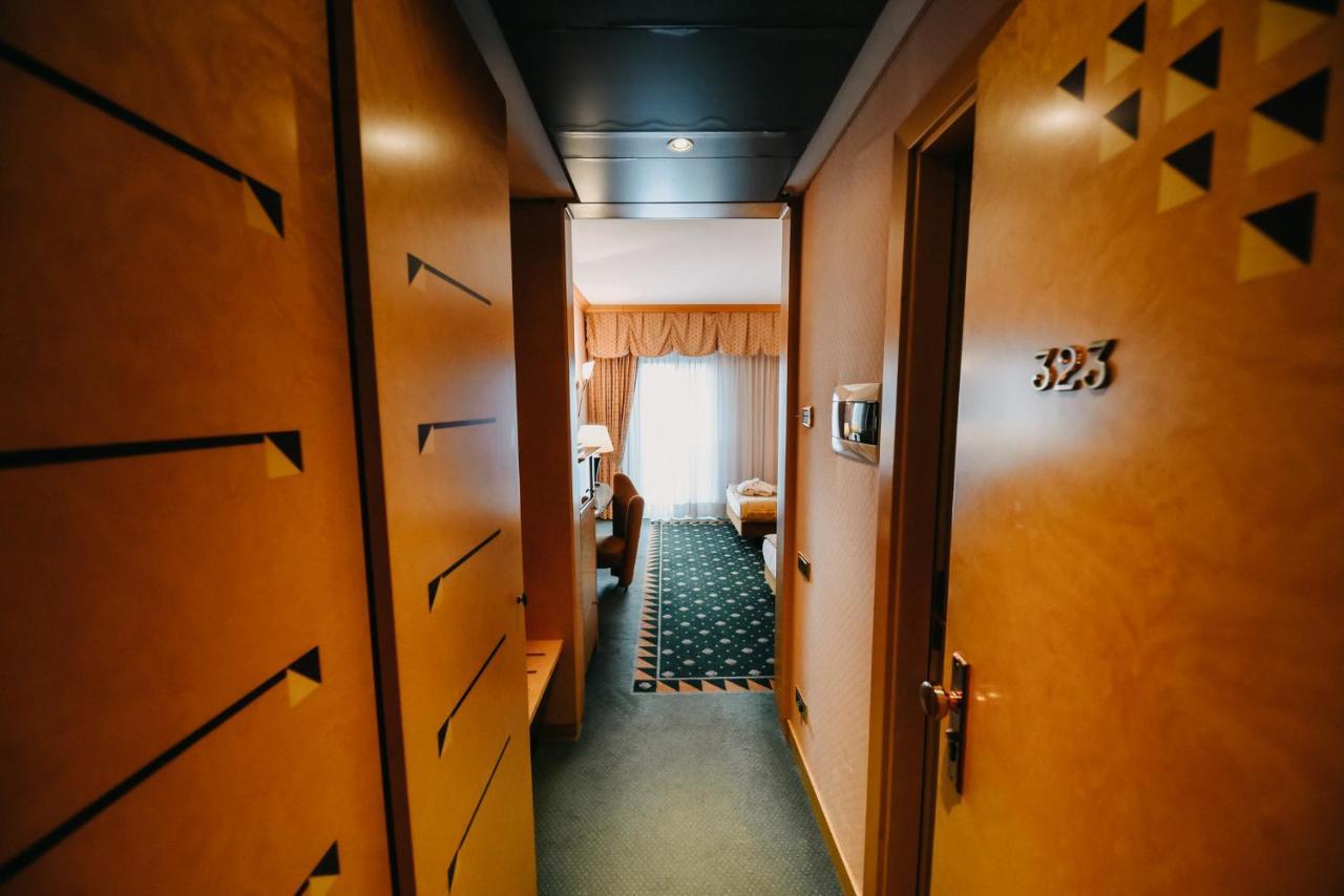 Shg Hotel Antonella Помеция Экстерьер фото