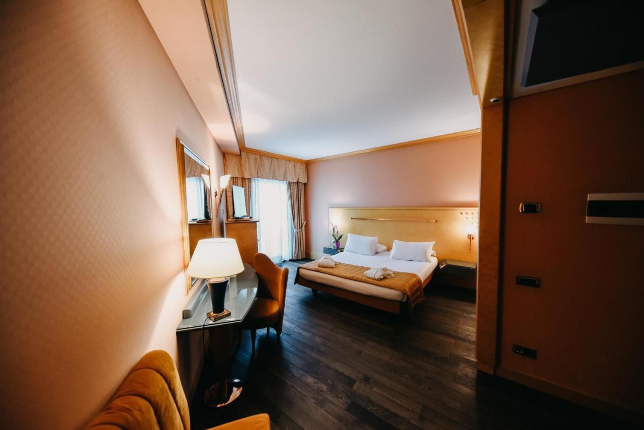Shg Hotel Antonella Помеция Экстерьер фото