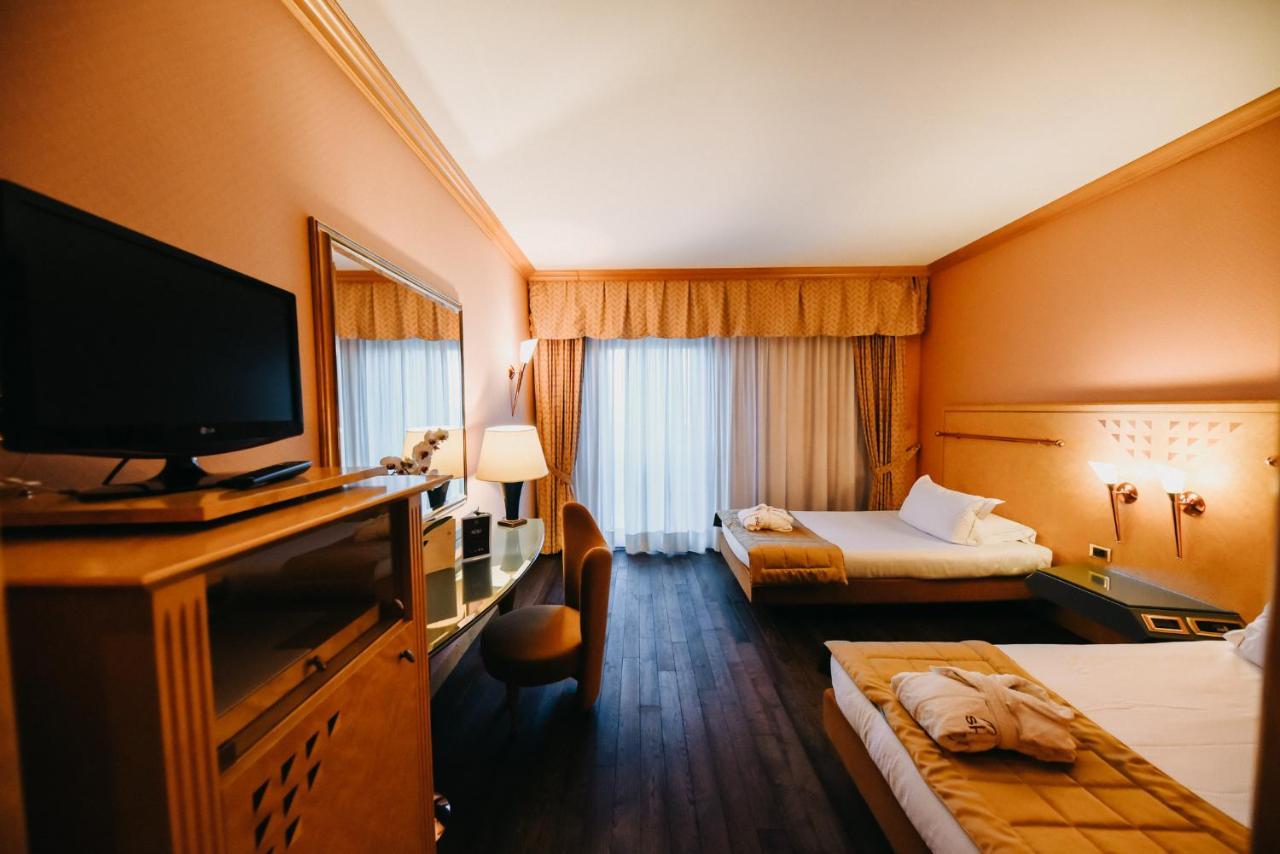 Shg Hotel Antonella Помеция Экстерьер фото