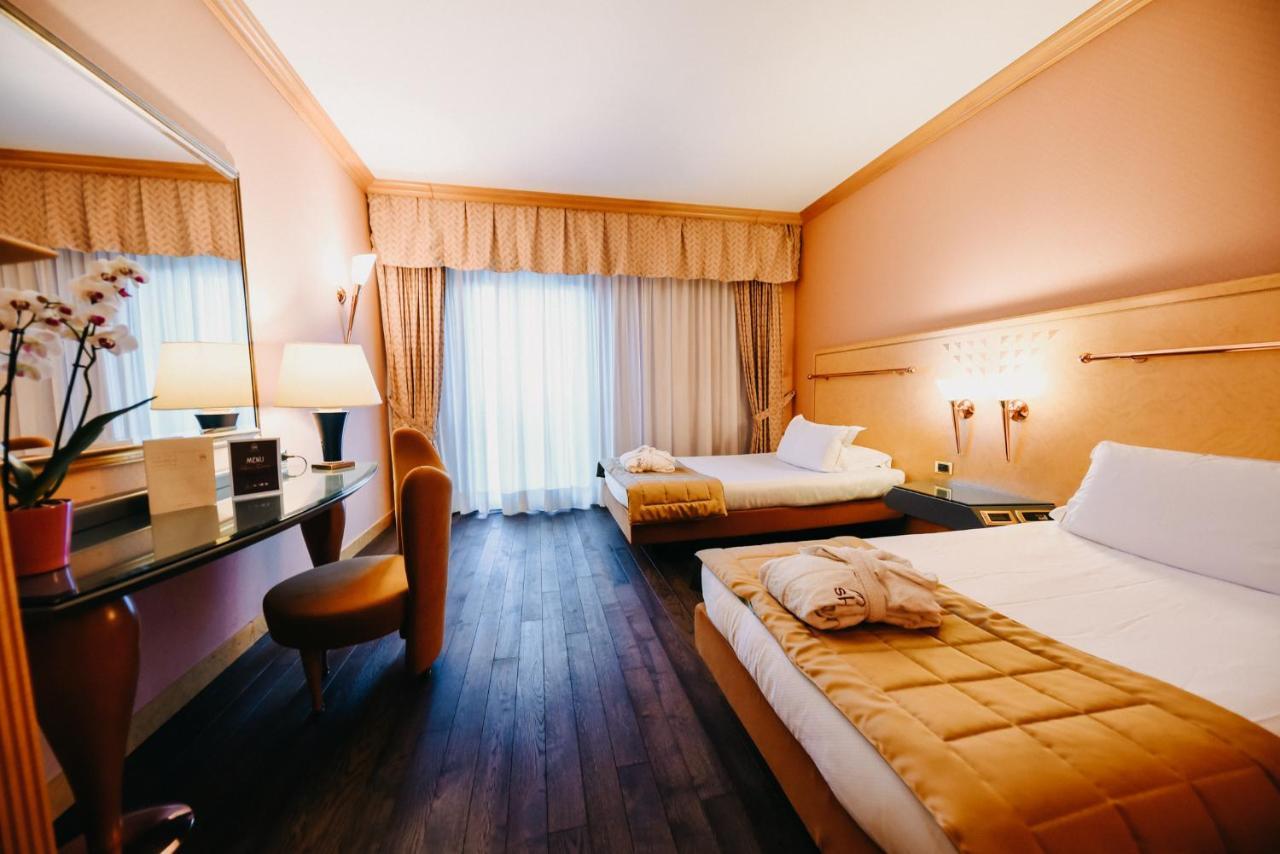 Shg Hotel Antonella Помеция Экстерьер фото
