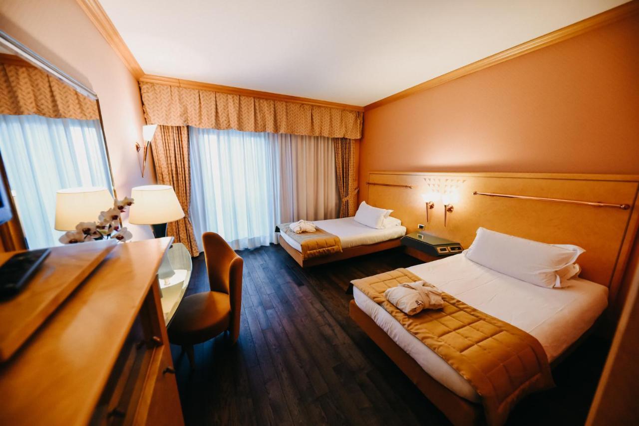 Shg Hotel Antonella Помеция Экстерьер фото
