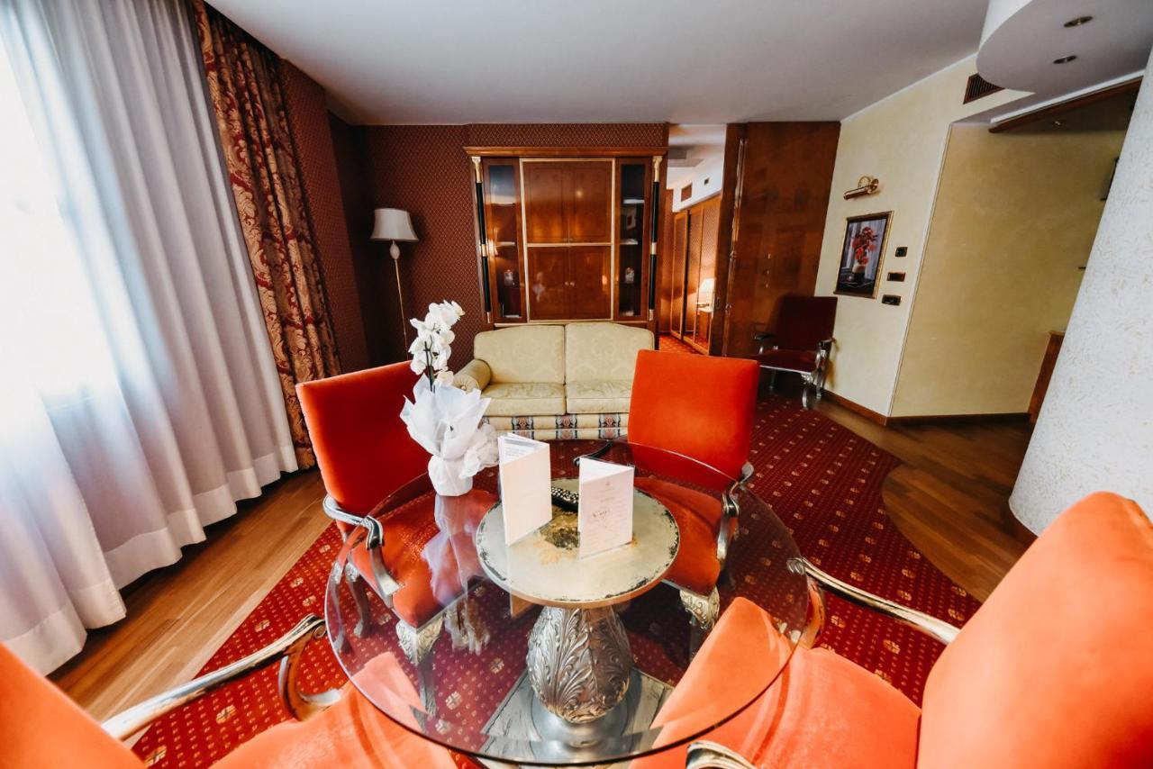 Shg Hotel Antonella Помеция Экстерьер фото