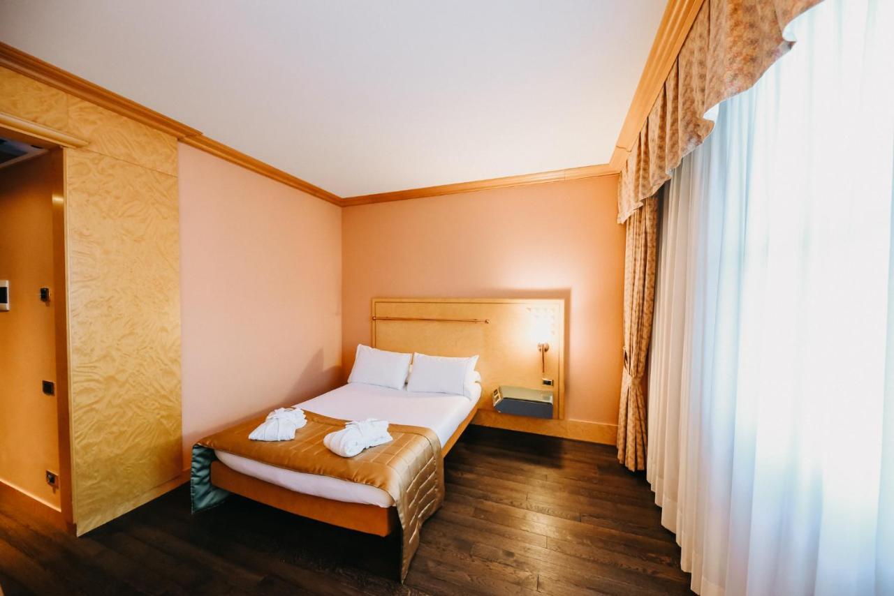 Shg Hotel Antonella Помеция Экстерьер фото