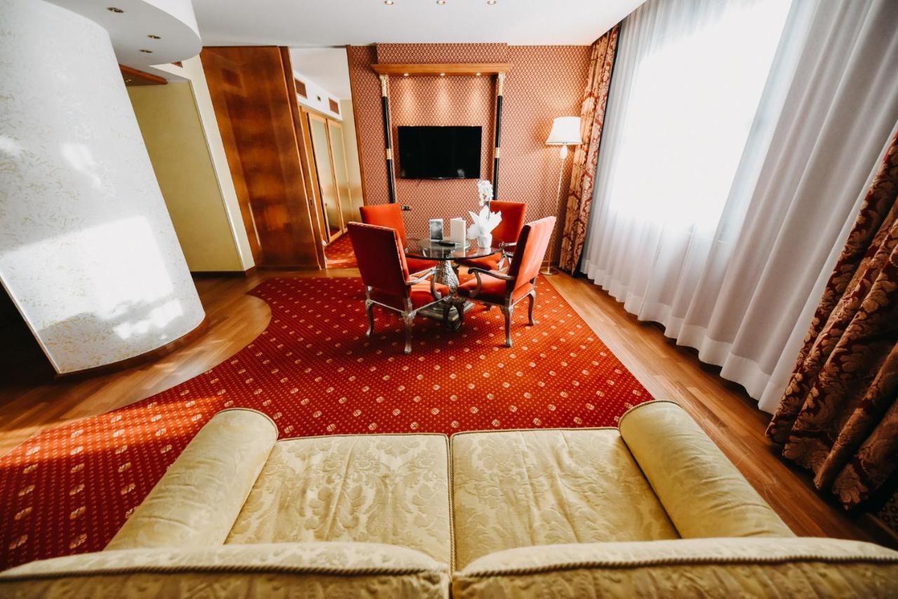 Shg Hotel Antonella Помеция Экстерьер фото