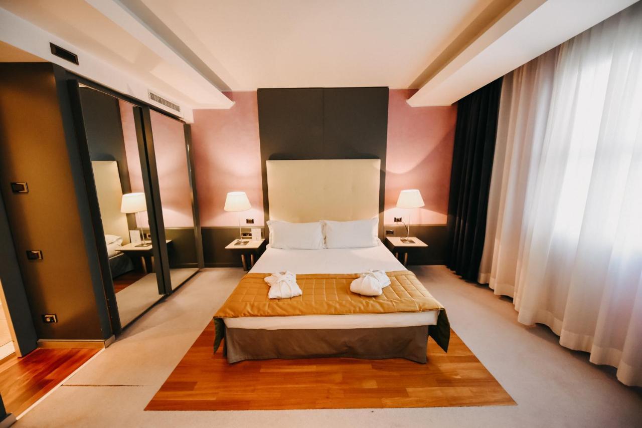 Shg Hotel Antonella Помеция Экстерьер фото