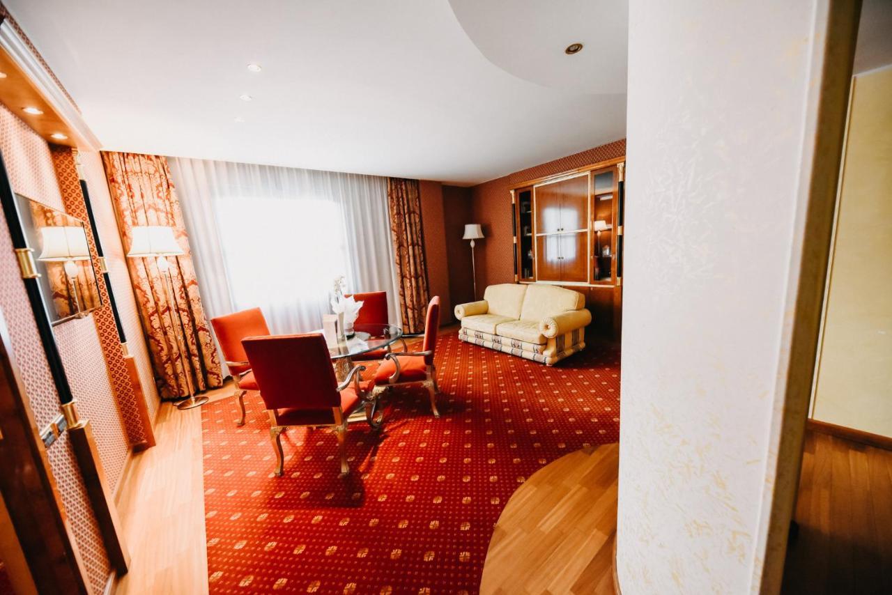 Shg Hotel Antonella Помеция Экстерьер фото