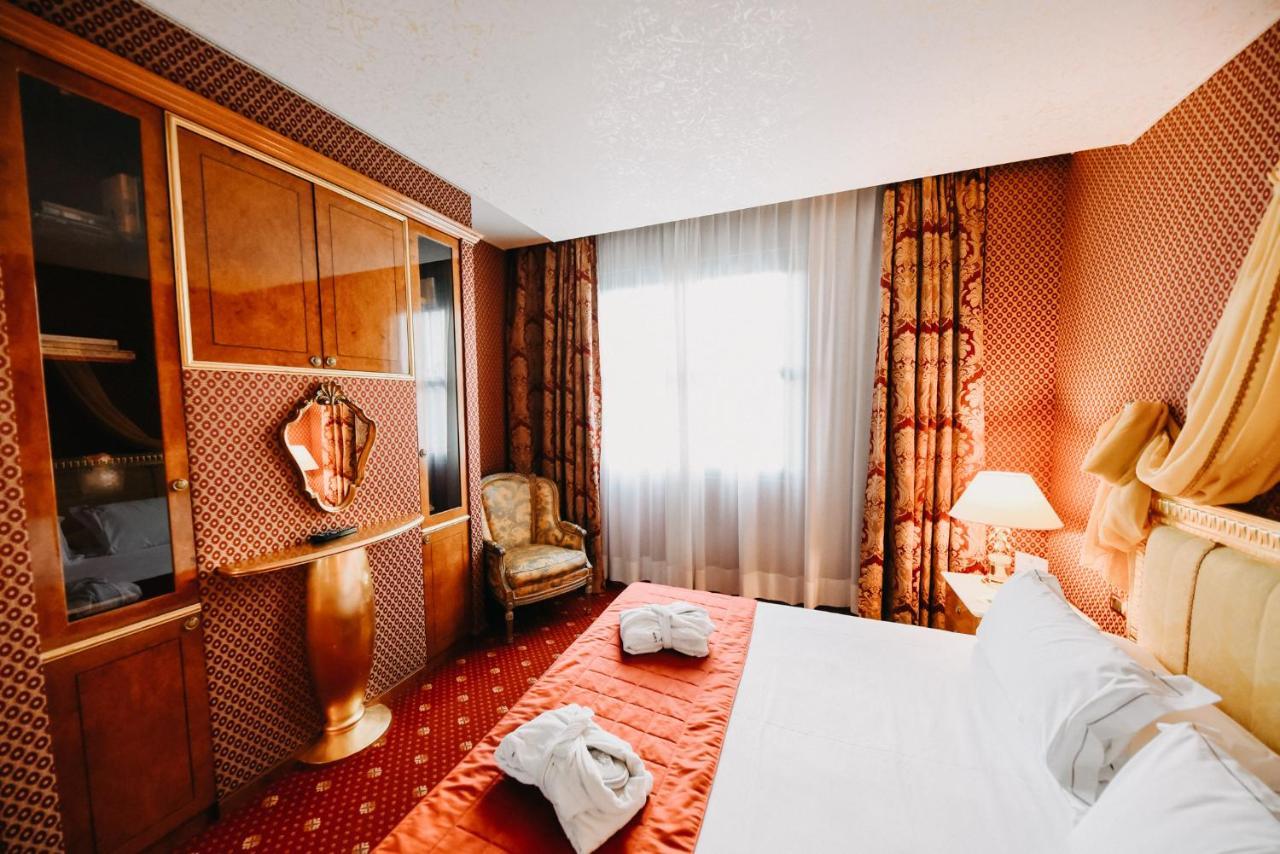 Shg Hotel Antonella Помеция Экстерьер фото