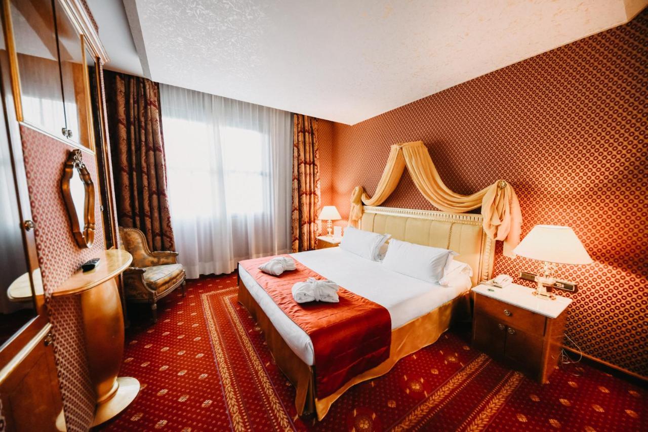 Shg Hotel Antonella Помеция Экстерьер фото