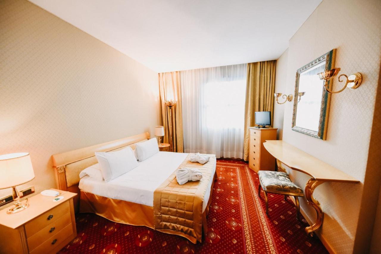 Shg Hotel Antonella Помеция Экстерьер фото