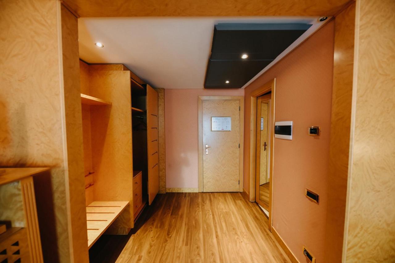 Shg Hotel Antonella Помеция Экстерьер фото