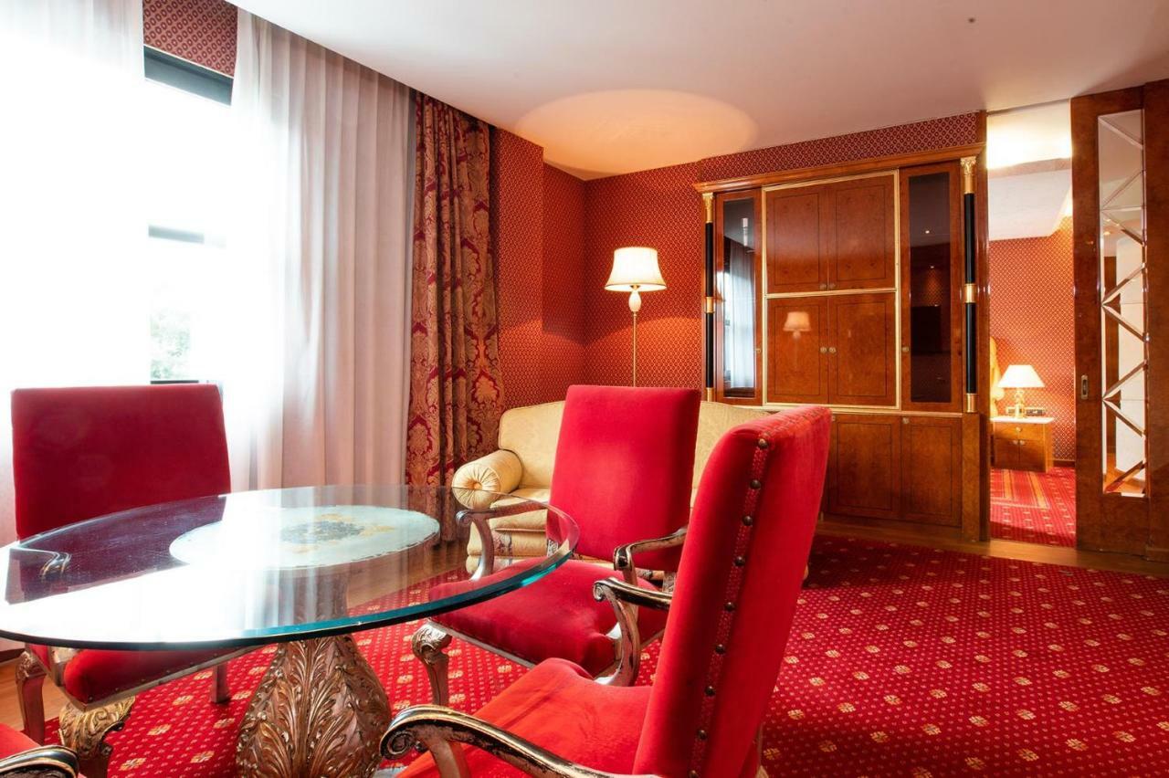 Shg Hotel Antonella Помеция Экстерьер фото