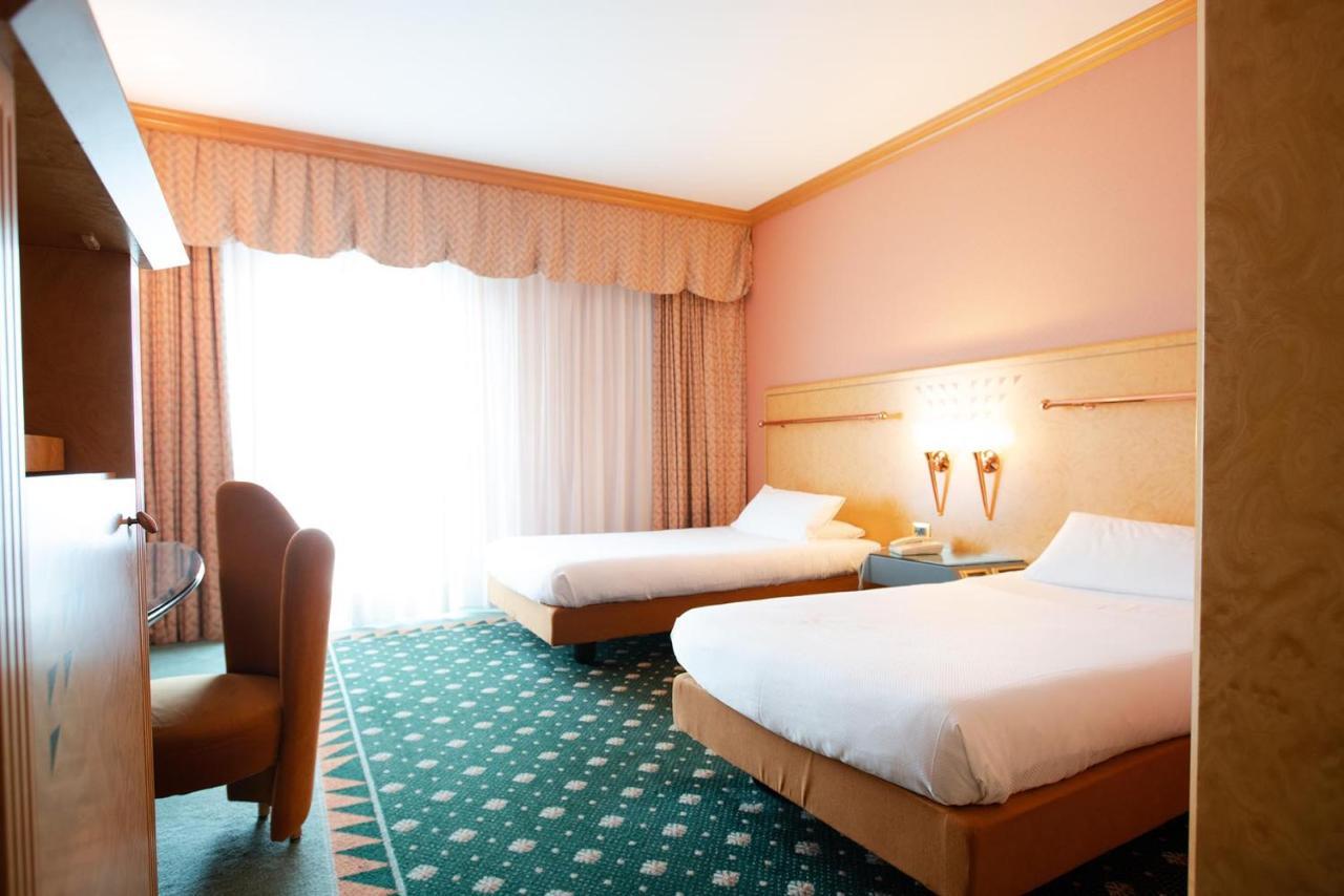 Shg Hotel Antonella Помеция Экстерьер фото