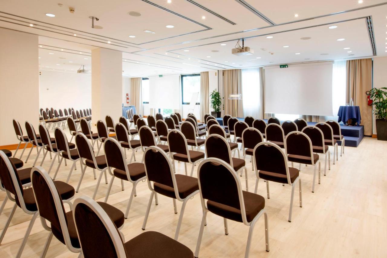 Shg Hotel Antonella Помеция Экстерьер фото